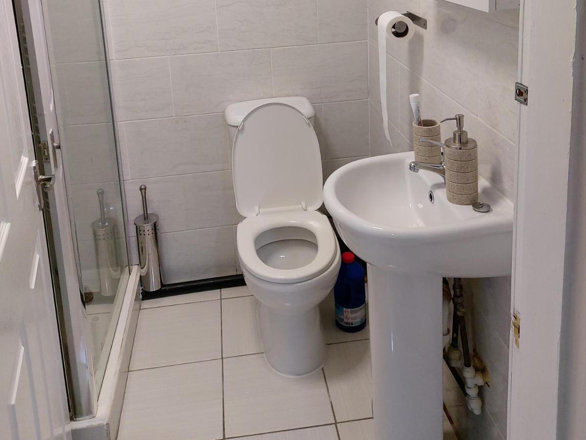 Lovely Studio-Flat With Free Parking, Free Wifi. Leeds  Exterior foto