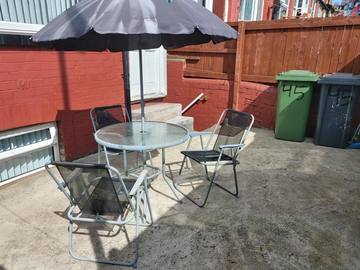 Lovely Studio-Flat With Free Parking, Free Wifi. Leeds  Exterior foto