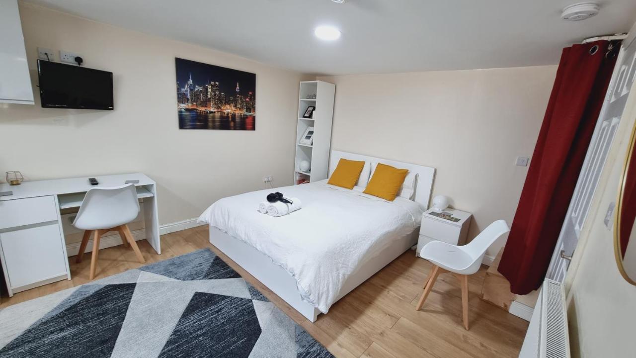 Lovely Studio-Flat With Free Parking, Free Wifi. Leeds  Exterior foto