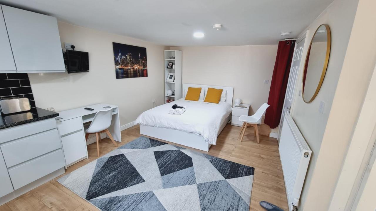 Lovely Studio-Flat With Free Parking, Free Wifi. Leeds  Exterior foto