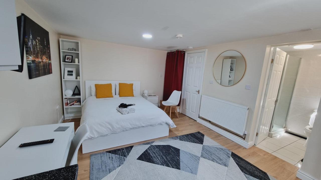 Lovely Studio-Flat With Free Parking, Free Wifi. Leeds  Exterior foto