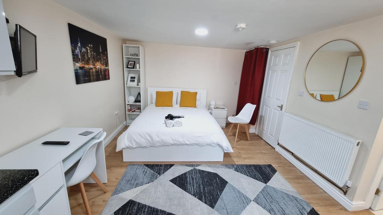 Lovely Studio-Flat With Free Parking, Free Wifi. Leeds  Exterior foto